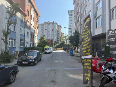 Koşuyolu Barbaros'da, 11 Daire 2 Dükkanlı Komple Bina 17