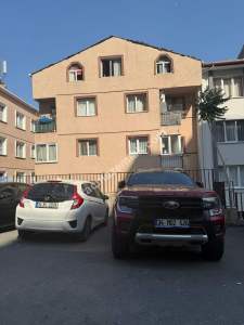 Koşuyolu Barbaros'da, 11 Daire 2 Dükkanlı Komple Bina 3