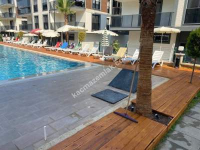 Kuşadası Davutlarda Havuzlu Sitede Satılık Daire 2+1 18