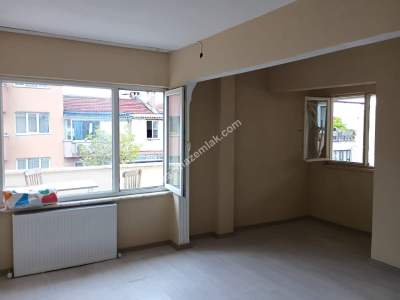 İncirli Caddesinde Geniş Teraslı 2+1 Daire 16