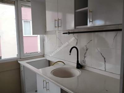 İncirli Caddesinde Geniş Teraslı 2+1 Daire 14