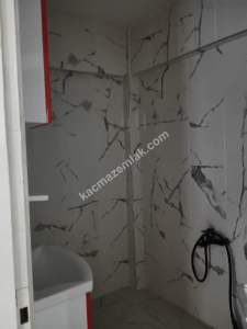 İncirli Caddesinde Geniş Teraslı 2+1 Daire 13