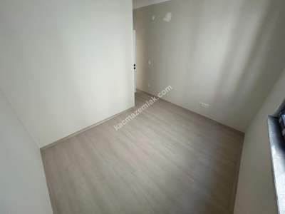 Esatpaşa 2.Kat 2+1 75 M2 Açık Mutfak Balkonlu Sıfır 10