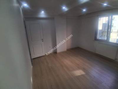 Fatih Hırka-I Şerif'te Asansörlü Yeni Binada 2+1 Daire 18