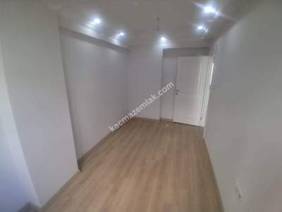 Fatih Hırka-I Şerif'te Asansörlü Yeni Binada 2+1 Daire 16