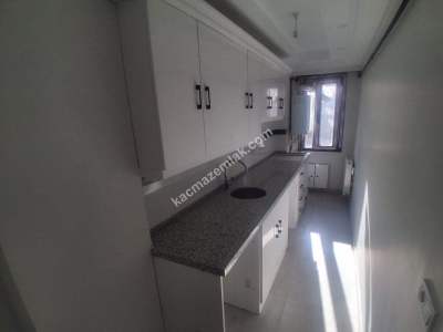 Fatih Hırka-I Şerif'te Asansörlü Yeni Binada 2+1 Daire 5