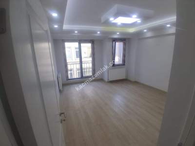 Fatih Hırka-I Şerif'te Asansörlü Yeni Binada 2+1 Daire 3