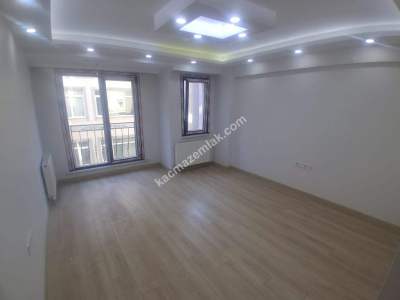 Fatih Hırka-I Şerif'te Asansörlü Yeni Binada 2+1 Daire 4