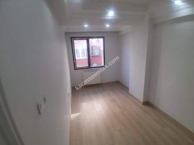 Fatih Hırka-I Şerif'te Asansörlü Yeni Binada 2+1 Daire 19