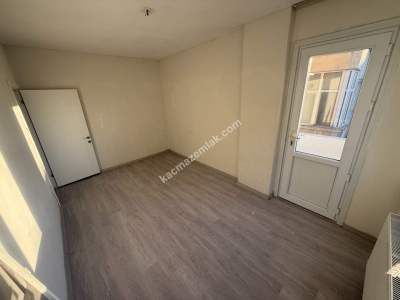 Karlıtepe Mah'da 2+1 85M2 Çift Balkonlu İçi Yenilendi 3