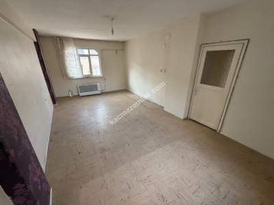 Sarıgöl Mah'da 2+1 90 M2 3. Kat Çift Cepheli Satılık 1