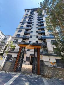 Kozyatağında Sıfır Bina 3+1 Balkonlu Otoparklı Satılık