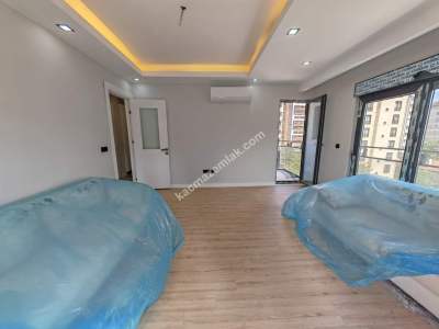 Kozyatağında Sıfır Bina 3+1 Balkonlu Otoparklı Satılık 3