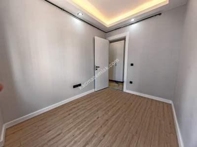 Kozyatağında Sıfır Bina 3+1 Balkonlu Otoparklı Satılık 25