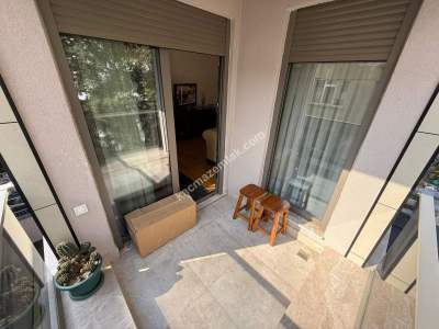 Kozyatağında Minibüs Cad.paralel Balkonlu Sıfır 3+1 12