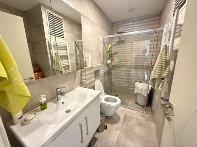 Kozyatağında Minibüs Cad.paralel Balkonlu Sıfır 3+1 24