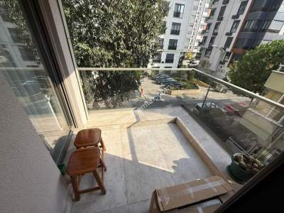 Kozyatağında Minibüs Cad.paralel Balkonlu Sıfır 3+1 13