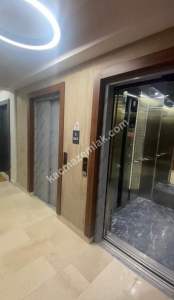 Kadıköy Merdivenköy'de Minibüs Caddesi Yakını Sıfır 15