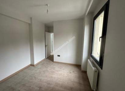 Kadıköy Merdivenköy'de Minibüs Caddesi Yakını Sıfır 12