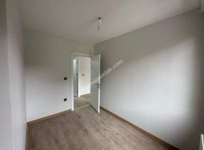 Kadıköy Merdivenköy'de Minibüs Caddesi Yakını Sıfır 14