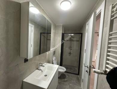 Kadıköy Merdivenköy'de Minibüs Caddesi Yakını Sıfır 10