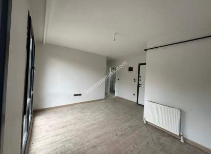 Kadıköy Merdivenköy'de Minibüs Caddesi Yakını Sıfır 4