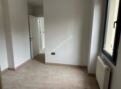 Kadıköy Merdivenköy'de Minibüs Caddesi Yakını Sıfır 13