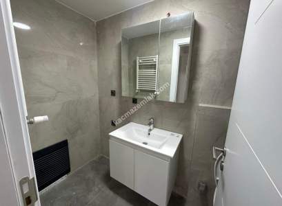 Kadıköy Merdivenköy'de Minibüs Caddesi Yakını Sıfır 11