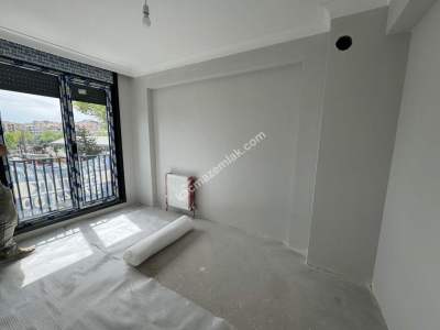 Kadıköy Merkezde, Sıfır Binada, 2. Kat, Önü Açık, 15