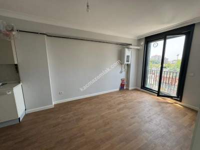 Kadıköy Merkezde, Sıfır Binada, 2. Kat, Önü Açık, Satıl