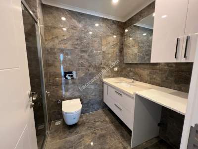 Kadıköy Sahrayıcedit Atatürk Cad. 6 Yıllık 125 M2 3+1 18