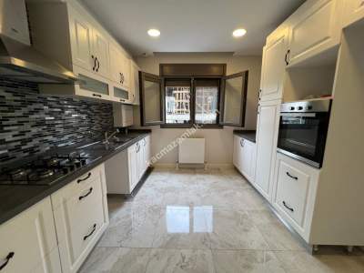 Kadıköy Sahrayıcedit Atatürk Cad. 6 Yıllık 125 M2 3+1 1