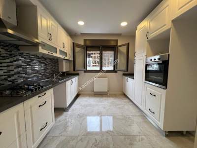 Kadıköy Sahrayıcedit Atatürk Cad. 6 Yıllık 125 M2 3+1 2