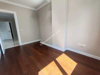 Suadiye'de Caddeye Yakın Sıfır 3+1 Balkonlu 102 Net 16