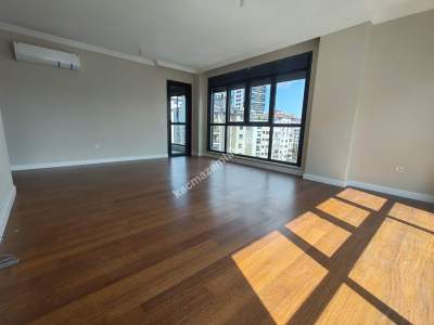 Suadiye'de Caddeye Yakın Sıfır 3+1 Balkonlu 102 Net 28