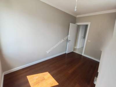 Suadiye'de Caddeye Yakın Sıfır 3+1 Balkonlu 102 Net 17