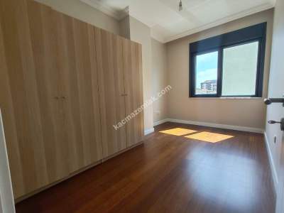 Suadiye'de Caddeye Yakın Sıfır 3+1 Balkonlu 102 Net 20