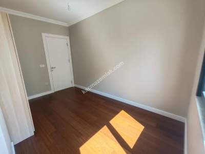 Suadiye'de Caddeye Yakın Sıfır 3+1 Balkonlu 102 Net 12