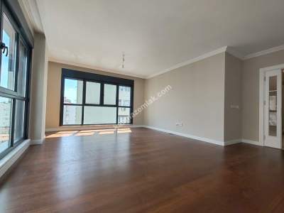 Suadiye'de Caddeye Yakın Sıfır 3+1 Balkonlu 102 Net 26