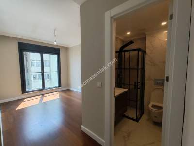 Suadiye'de Caddeye Yakın Sıfır 3+1 Balkonlu 102 Net 9