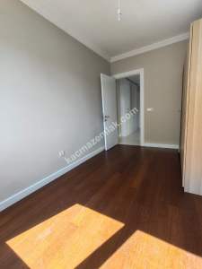 Suadiye'de Caddeye Yakın Sıfır 3+1 Balkonlu 102 Net 18