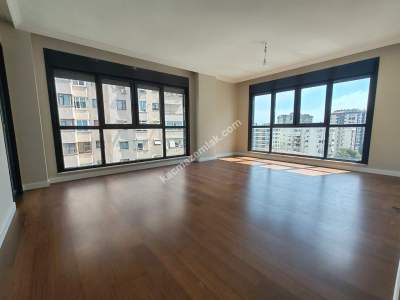 Suadiye'de Caddeye Yakın Sıfır 3+1 Balkonlu 102 Net 25