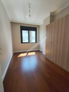 Suadiye'de Caddeye Yakın Sıfır 3+1 Balkonlu 102 Net 15