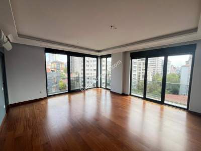 Kadıköy Suadiye'de Merkezi Konumda 3+1 Satılık Daire 3