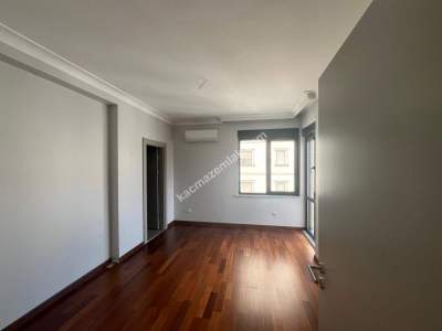 Kadıköy Suadiye'de Merkezi Konumda 3+1 Satılık Daire 12