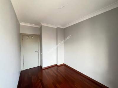 Kadıköy Suadiye'de Merkezi Konumda 3+1 Satılık Daire 13