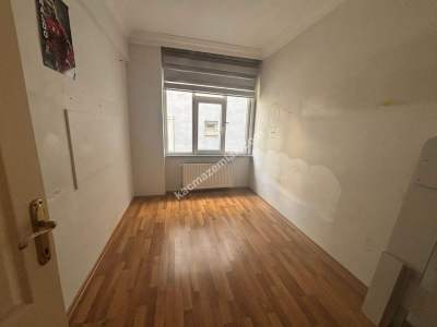 Kartal Cevizlide Caddeye Paralel Oldukça Geniş Satılık 11