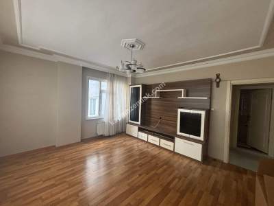 Kartal Cevizlide Caddeye Paralel Oldukça Geniş Satılık 4