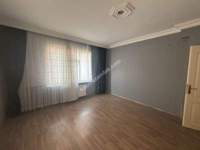 Kartal Cevizlide Caddeye Paralel Oldukça Geniş Satılık 8