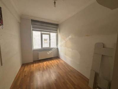 Kartal Cevizlide Caddeye Paralel Oldukça Geniş Satılık 10